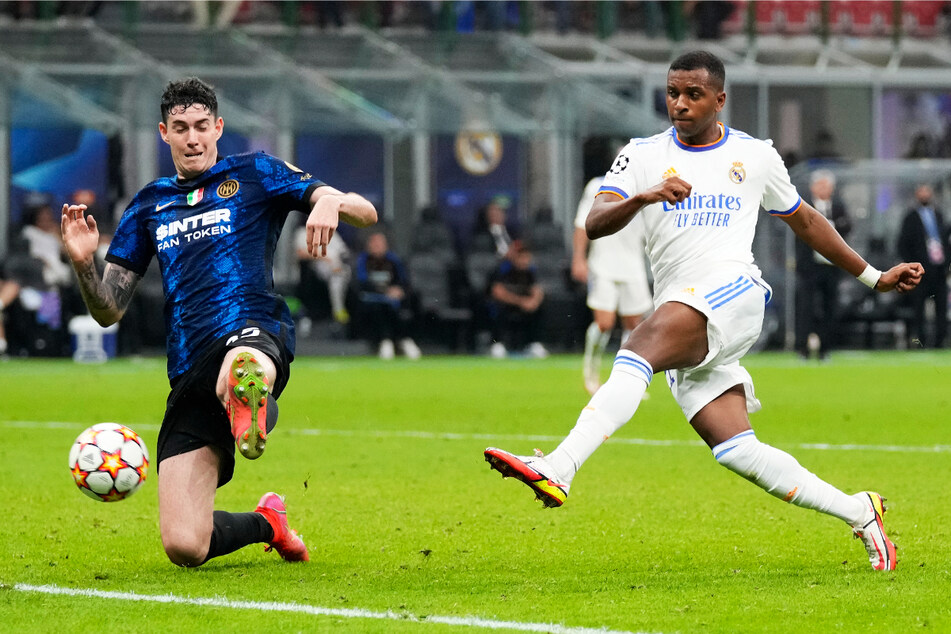 Der brasilianische Nationalspieler Rodrygo (20, r.) schoss Real Madrid am 1. Spieltag der Champions-League-Gruppenphase zum 1:0-Auswärtssieg bei Inter Mailand.