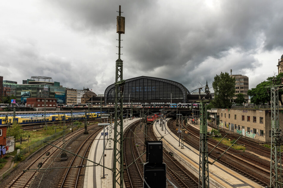 Das gravierendste Brückenproblem befindet sich nahe dem Hamburger Hauptbahnhof. (Archivbild)