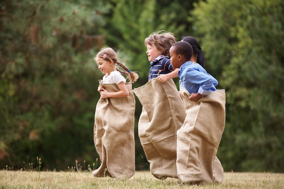 Die Kinder dürfen heute lernen, wie man vor 100 Jahren wirklich spielte. (Symbolfoto)