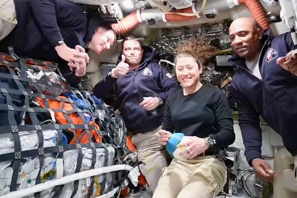 Erstmals seit 50 Jahren auf dem Weg zum Mond: Astronauten verlassen Erdumlaufbahn