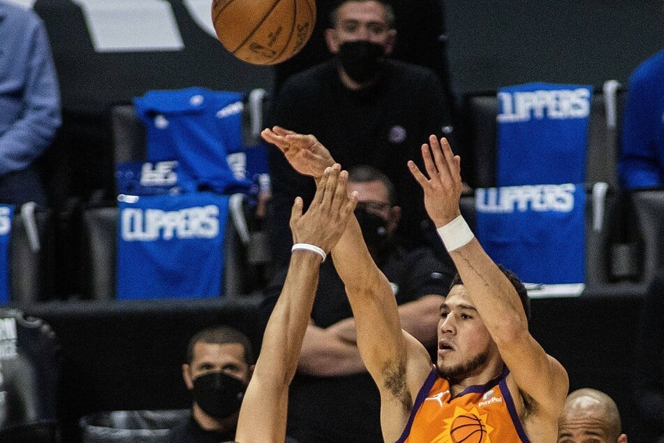 NBA: Red-hot Suns win fifteen straight by routing the Knicks in NYC