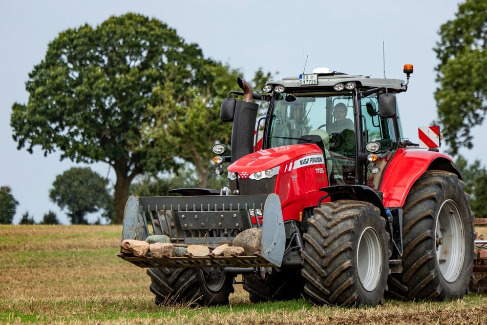 Treckertreffen endet tragisch: Mann wird von Traktor überrollt und stirbt