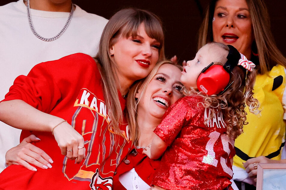 Taylor Swift (l.) became fast friends with Brittany Mahomes (c.) after the singer began dating Chiefs tight end Travis Kelce.