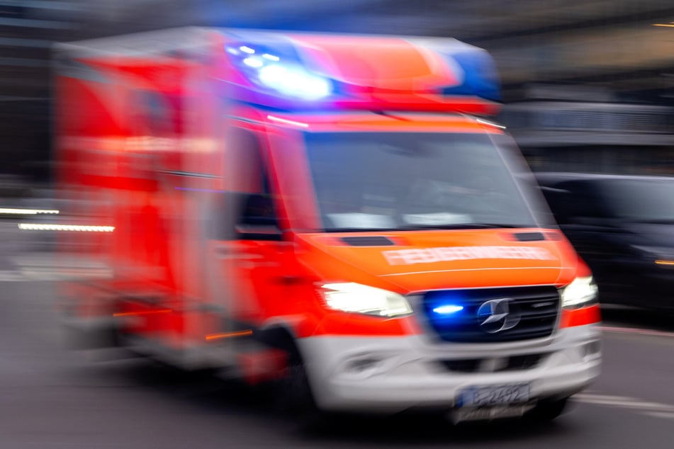 Köln: Blutiger Streit auf Karnevalsparty: 15-Jähriger nach Messerattacke zeitweise in Lebensgefahr