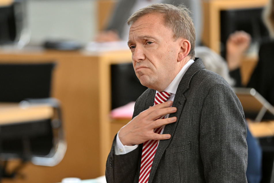 Thüringens SPD-Fraktionschef Matthias Hey (53) wurden den Angaben nach mehrere Tumore entfernt. (Archivbild)