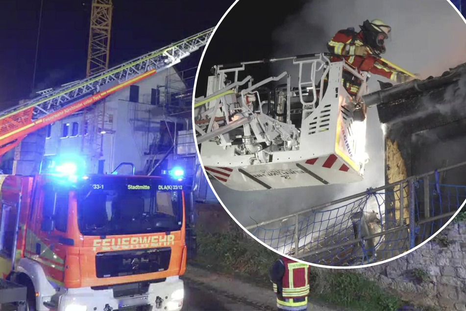 Flammen schlagen aus Mehrfamilienhaus: Hunderttausende Euro Schaden