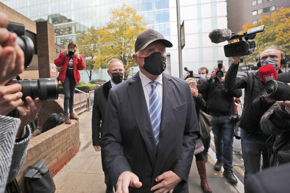 Boris Becker verlässt den Southwark Crown Court in London, natürlich wird die deutsche Tennis-Legende dabei von jeder Menge Reportern und Kameras begleitet.