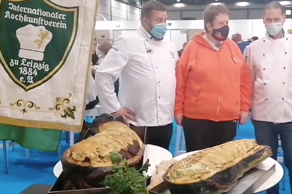 Patrick Teichmann alias "Möhrchen Patrick" (Mitte) hat den zweiten Weltrekord in seinem Leben aufgestellt.