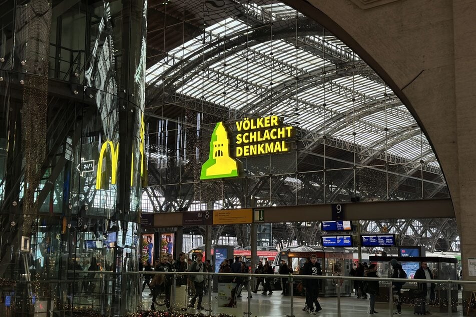 Die Völkerschlachtdenkmal-LED ziert ab sofort den Leipziger Hauptbahnhof.