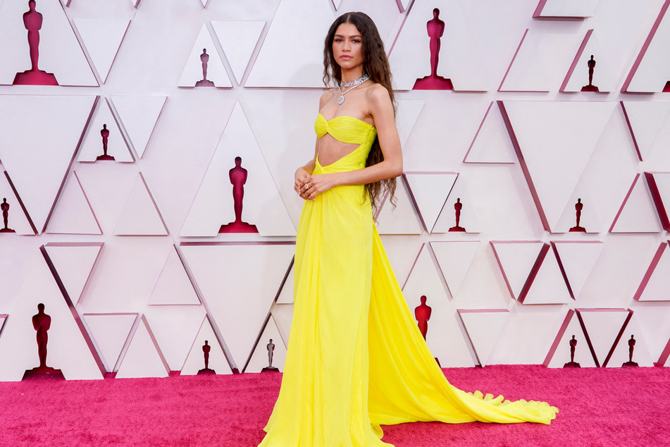 Zendaya wore an eye-catching Valentino gown to the 93rd Academy Awards.