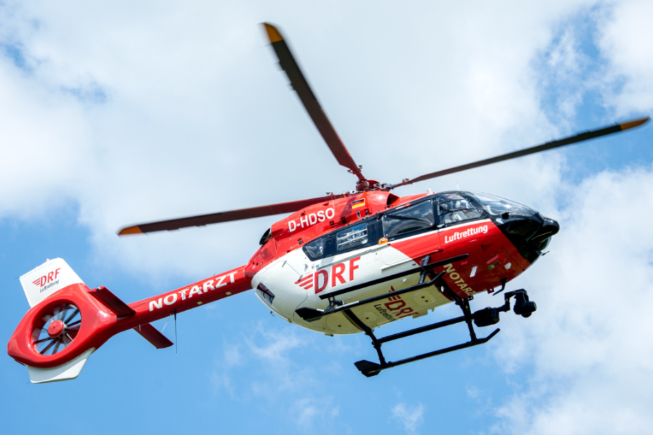 Ein Rettungshubschrauber brachte den Mann in eine Klinik. (Symbolbild)
