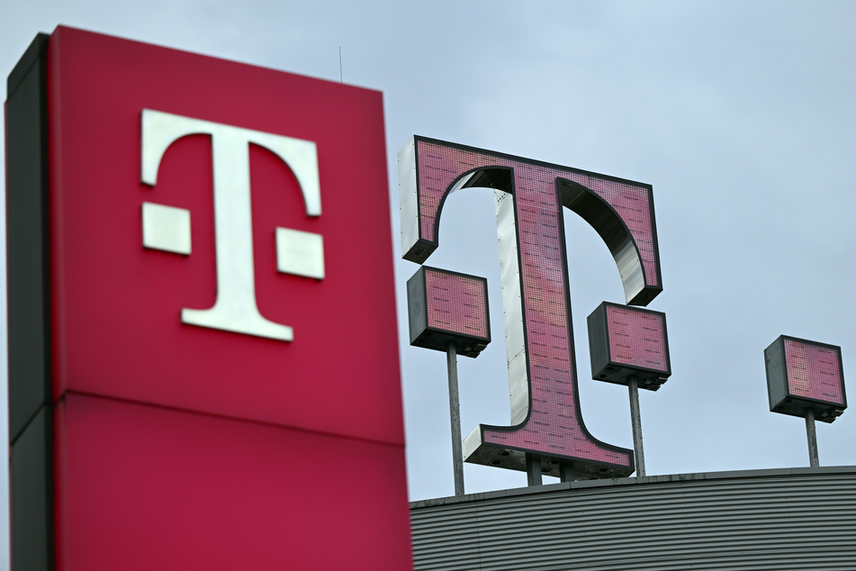 Deutsche Telekom bindet viele neue Vertragskunden, eine Sparte bricht jedoch völlig ein