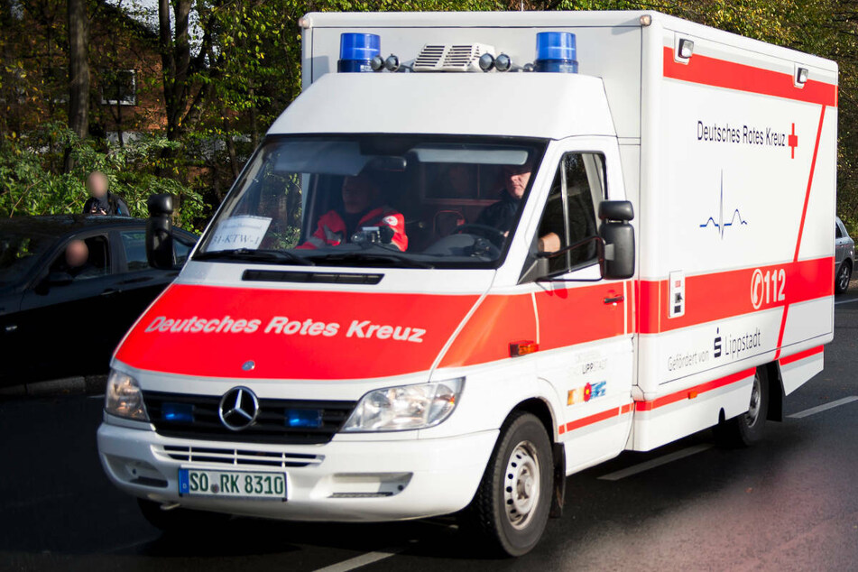In der Nähe von Grimmen ist ein 57-jähriger Mitsubishi-Fahrer auf der Bundesstraße 194 mit einem Lastwagen kollidiert und schwer verletzt worden. (Symbolfoto)