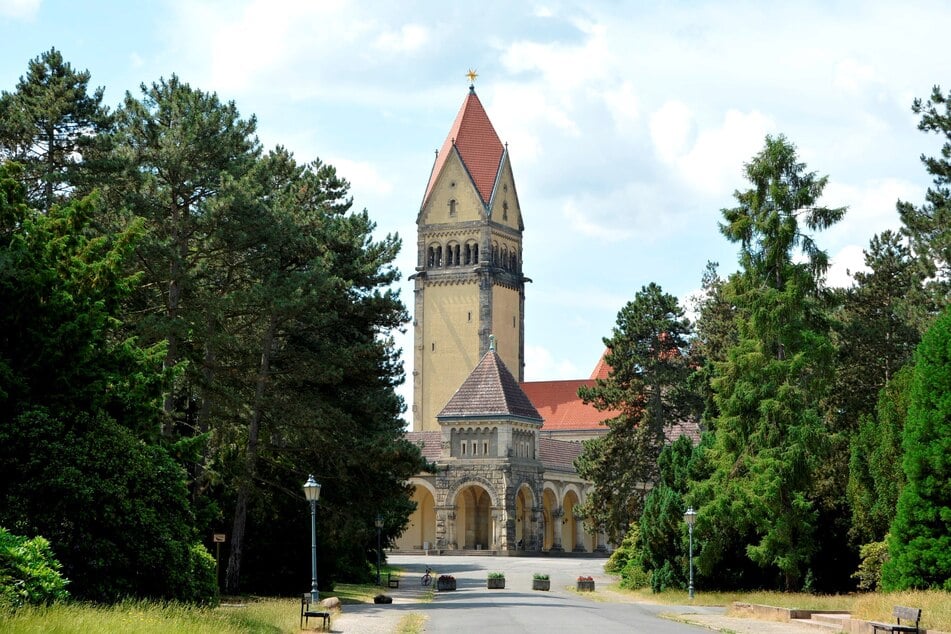 Diebe haben den Leipziger Südfriedhof ins Visier genommen und einen hohen Schaden verursacht. (Archivbild)