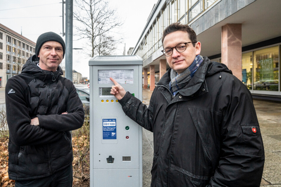 Beschweren sich über die Chemnitzer Parkregelung: Tino Eckhold (48, l., Biendo Hotel) und Jens Kieselstein (42, FDP).