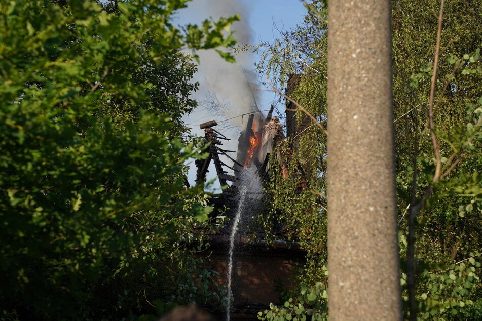 In Bischofswerda ist ein leer stehendes Gebäude in Vollbrand geraten.