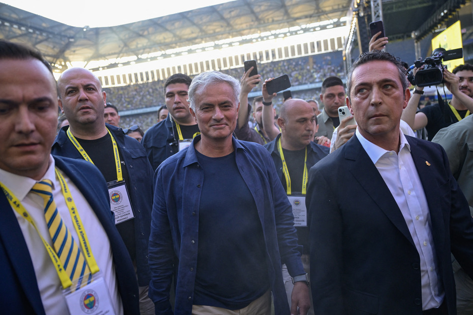 Ali Koç (57, r.) holte im Sommer Star-Trainer José Mourinho (61, M.) nach Istanbul.