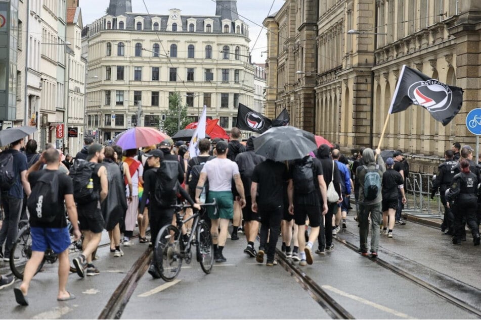 Leipzig: Nach "Free Maja"-Demo: Polizeiposten in Leipzig-Connewitz beschädigt