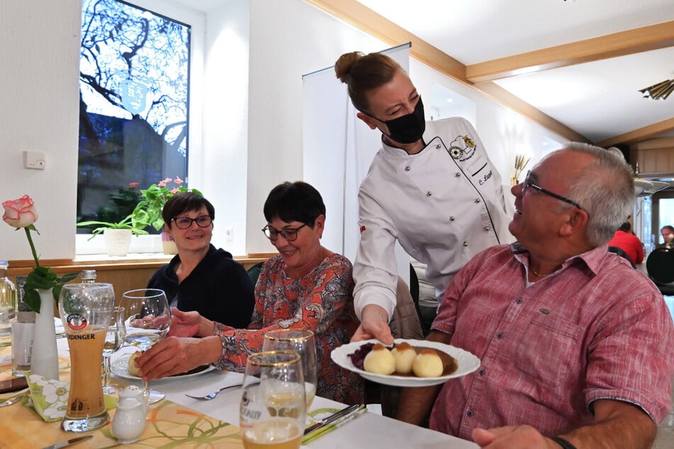 Chef-Köchin Claudia Lappöhn liebt die Arbeit am Kunden - und die heimischen Gerichte.