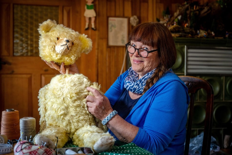 Der Teddybärenhimmel muss noch warten: Ist der Kopf wieder dran, hat Dorothea den Teddy vorm Friedhof der Kuscheltiere bewahrt.