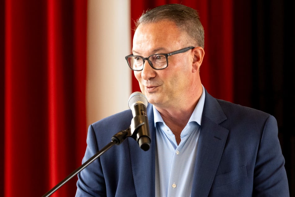 Dabei sprach auch Bildungsbürgermeister Jan Donhauser (55, CDU), er freute sich über den modernisierten Standort.