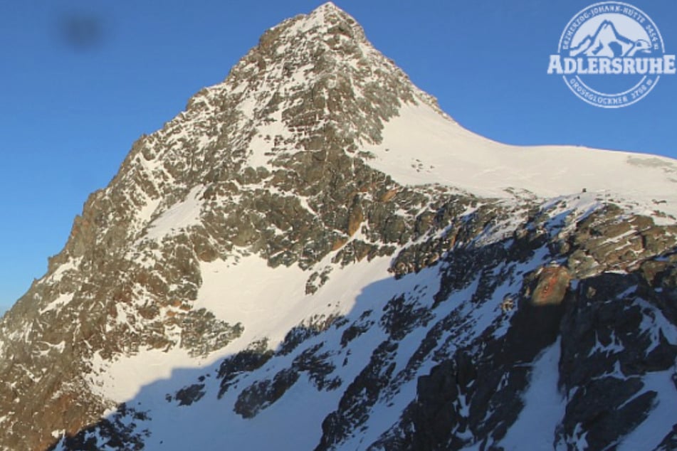 Die Webcam einer Wetterstation hielt einige Momente der versuchten Rettung fest.