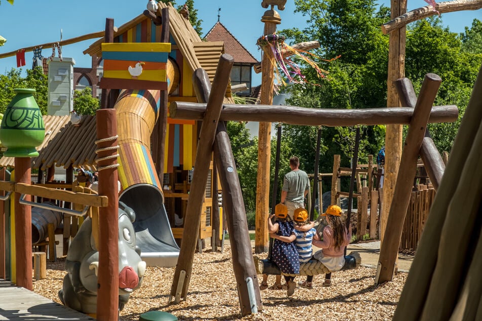 Unter anderem ein großer Spielplatz soll die Familien in den Park locken.