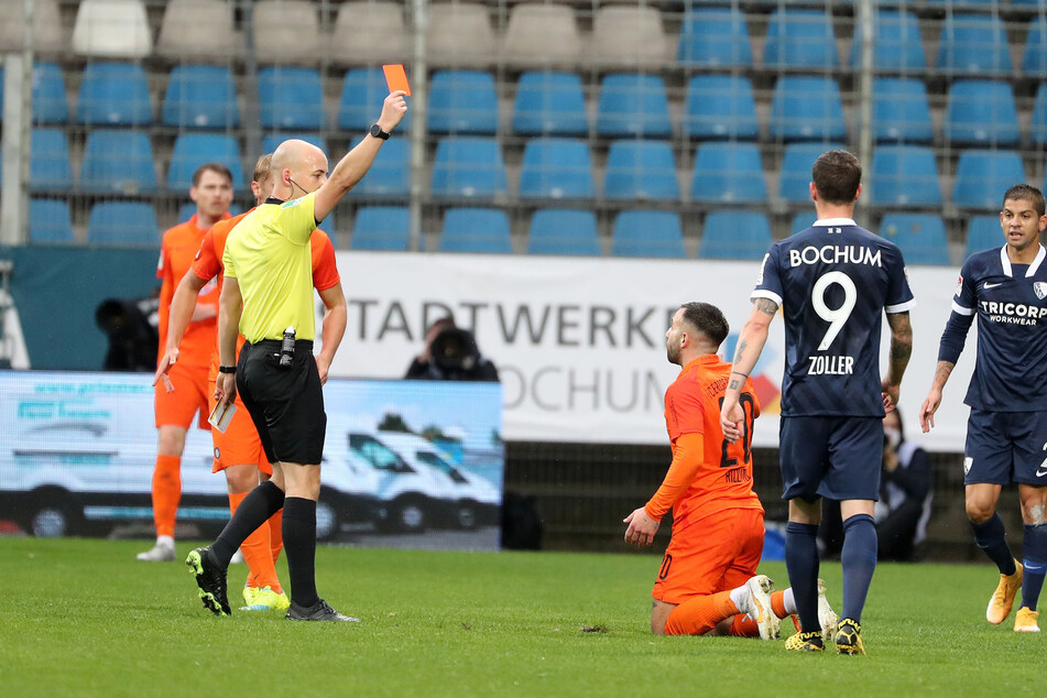Schiedsrichter Nicolas Winter schickte Calogero Rizzuto in der 28. Minute vom Platz.