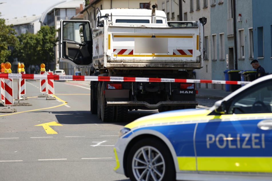 Lkw erfasst 14-Jährigen: Teenager erliegt schweren Verletzungen in Klinik