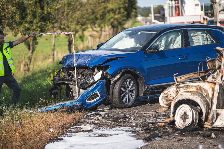 VW überholt, Trabi kann nicht ausweichen: Drei Tote nach tragischem Unfall in Sachsen