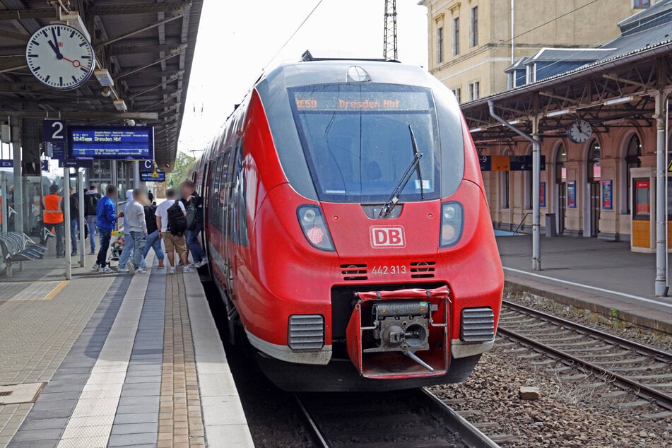 Die laufenden Reparaturen führen voraussichtlich zu weiteren Verspätungen und Zugausfällen. (Symbolfoto)