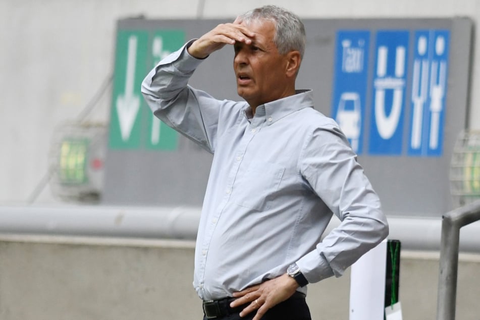 BVB-Coach Lucien Favre (62) und seine Mannschaft treffen in der ersten Hauptrunde des DFB-Pokals auf den MSV Duisburg.