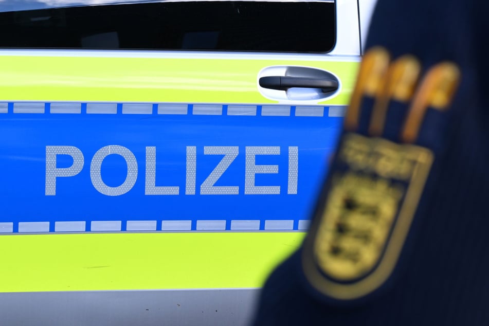 Bei einem Einsatz in Stuttgart wurden zwei Polizisten leicht verletzt. (Symbolfoto)