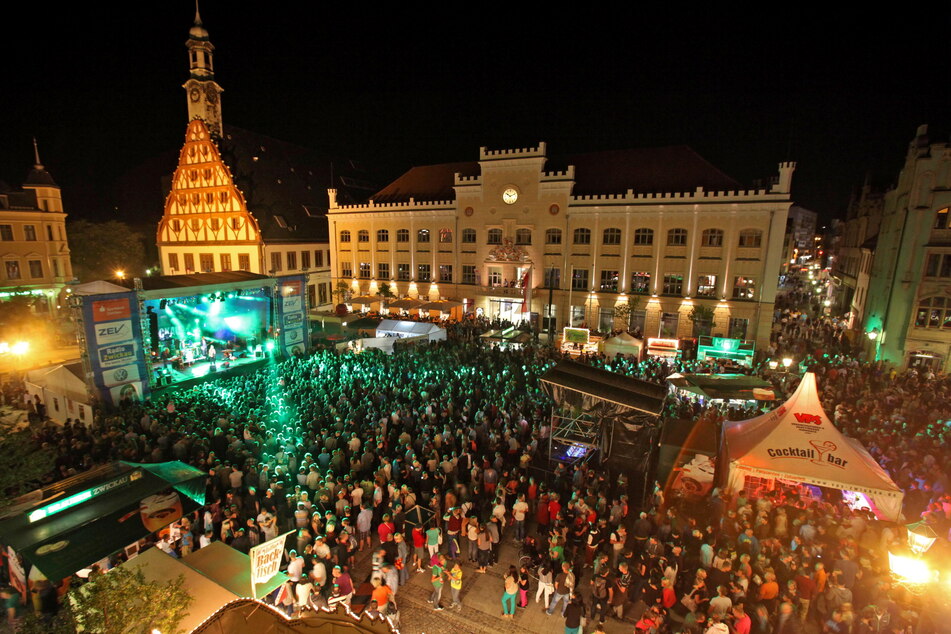 Im Landkreis Zwickau sind Großveranstaltungen wie hier das Stadtfest vorerst untersagt.