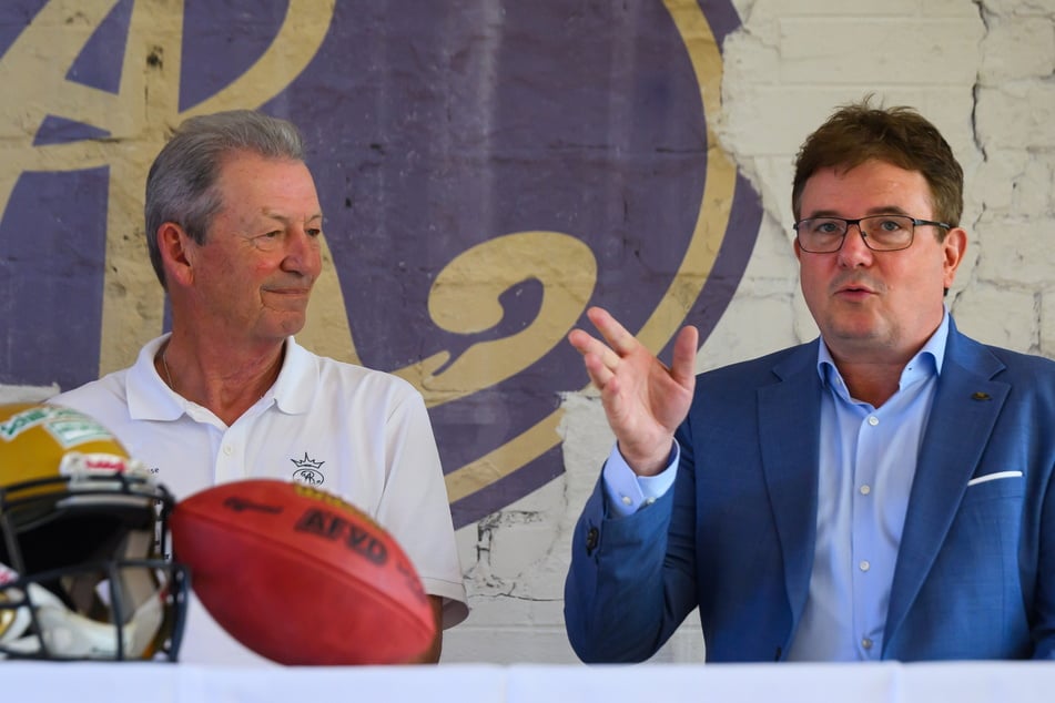 Monarchs-Präsident Sören Glöckner (59, r.) ist langsam genervt. Der Titel muss her, auch Greg Seamon (70, l.) hat Großes vor.