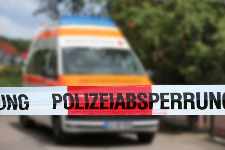 Unfall zwischen Traktor und Autos: Vier Schwerverletzte, Landstraße sechs Stunden dicht