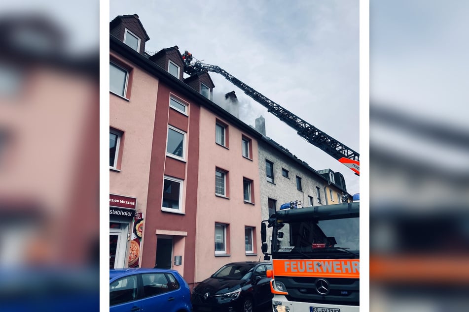 Die Feuerwehr konnte den Mann nur bewusstlos aus seiner Dachgeschosswohnung befreien.