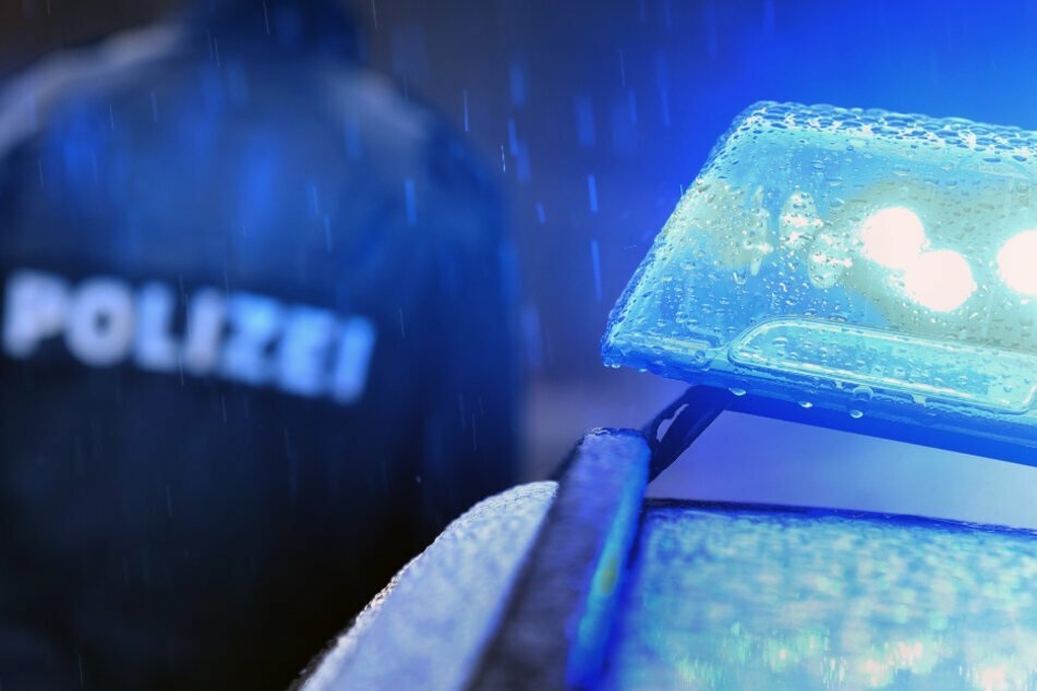 In Düsseldorf mussten Ordnungshüter eine illegale Raver-Party wegen des Verstoßes gegen die Corona-Maßnahmen auflösen. (Symbolbild)