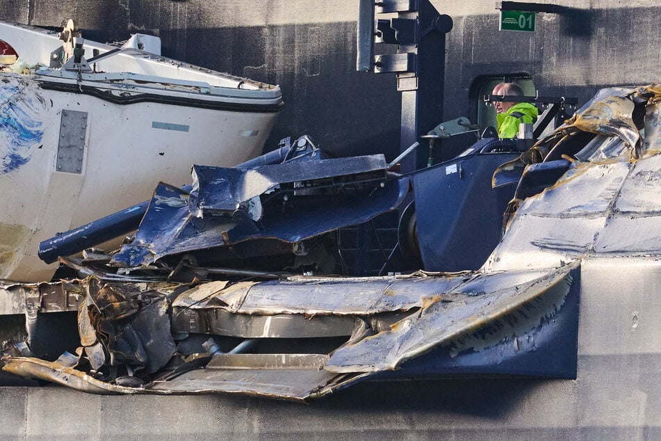 Der Schaden am Kreuzfahrtschiff wird weiterhin begutachtet.