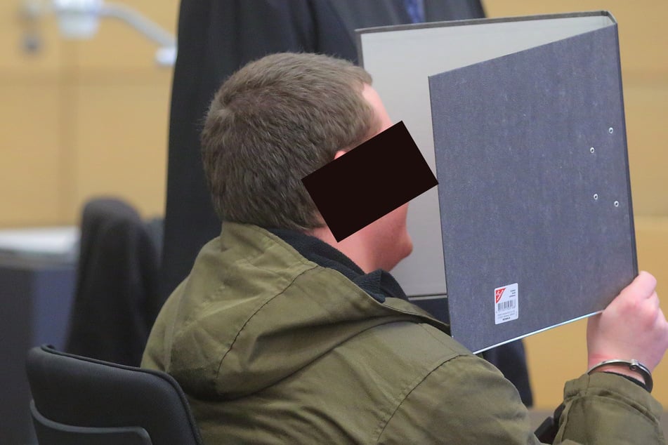 Tom M. (23) verfolgte den Prozess schweigend und grinsend.