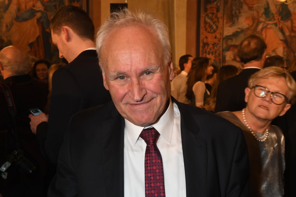 Erwin Huber (79), ehemaliger CSU-Vorsitzender, hat seinen Nachfolger im Parteivorsitz scharf kritisiert.