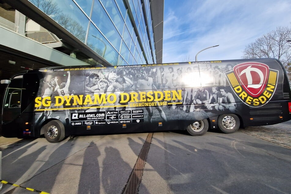Wenig später ist auch der Dynamo-Bus da.