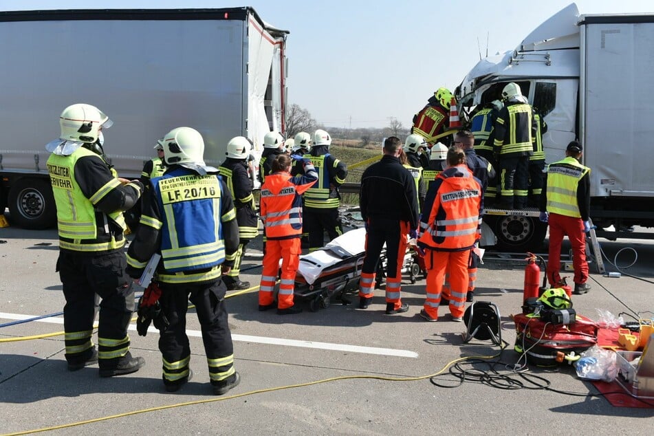 Unfall A9: Lastwagen-Unfall auf der A9: Rettungshubschrauber im Einsatz
