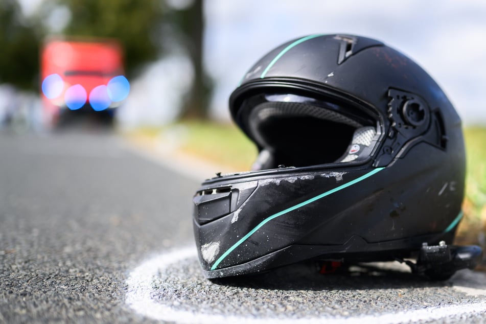 Bei "Wheelie" berührt: Zwei Biker bei Unfall schwer verletzt