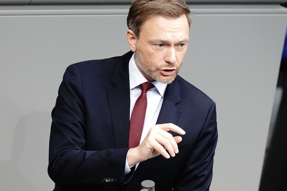 Christian Lindner (42), Fraktionsvorsitzender und Parteivorsitzender der FDP, bei der Sitzung im Bundestag.