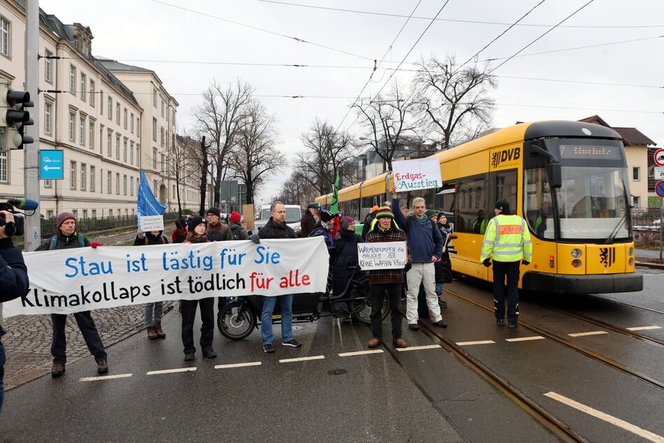 Dem ÖPNV stellten sich die Blockierer nicht in den Weg.