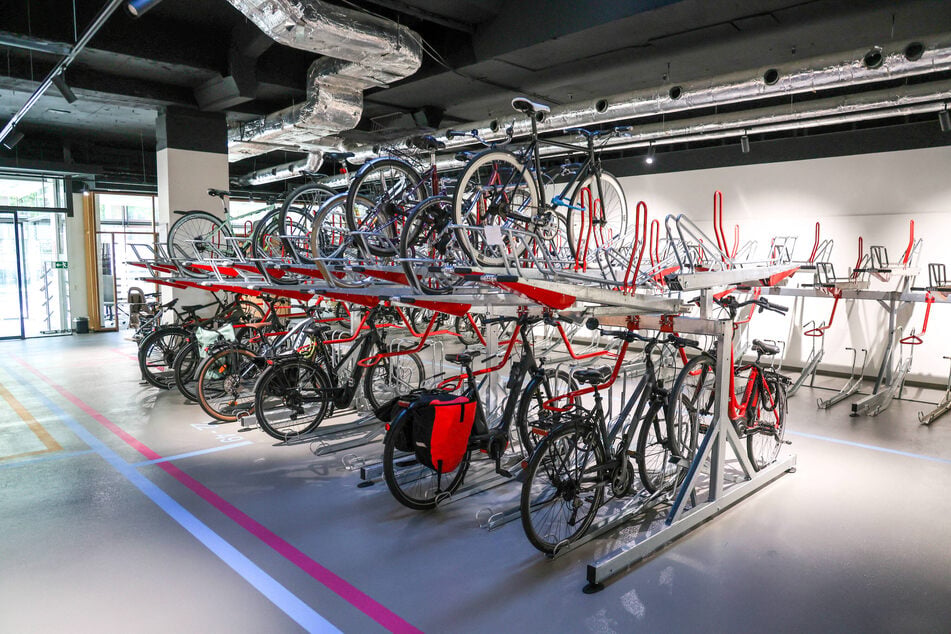 Sichere Stellplätze für Fahrräder sind in Dresden derzeit noch rar.