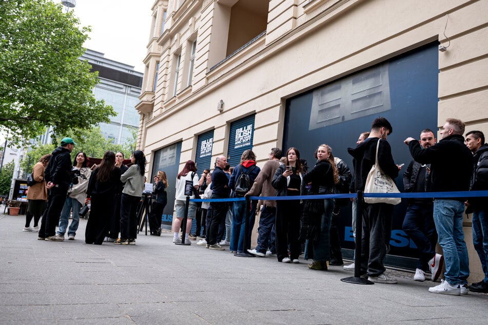 Fans konnten in einem Pop-Up-Store in Charlottenburg ihrem Idol ganz nah sein.