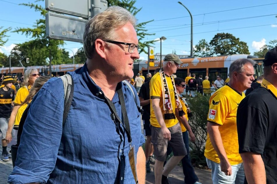 Zeigt auch Bilder aus Dresden: Warum sind so viele Leute im Osten unzufrieden?