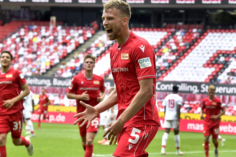 Unions Marvin Friedrich jubelt nach seinem Tor zum 0:1 (39.).
